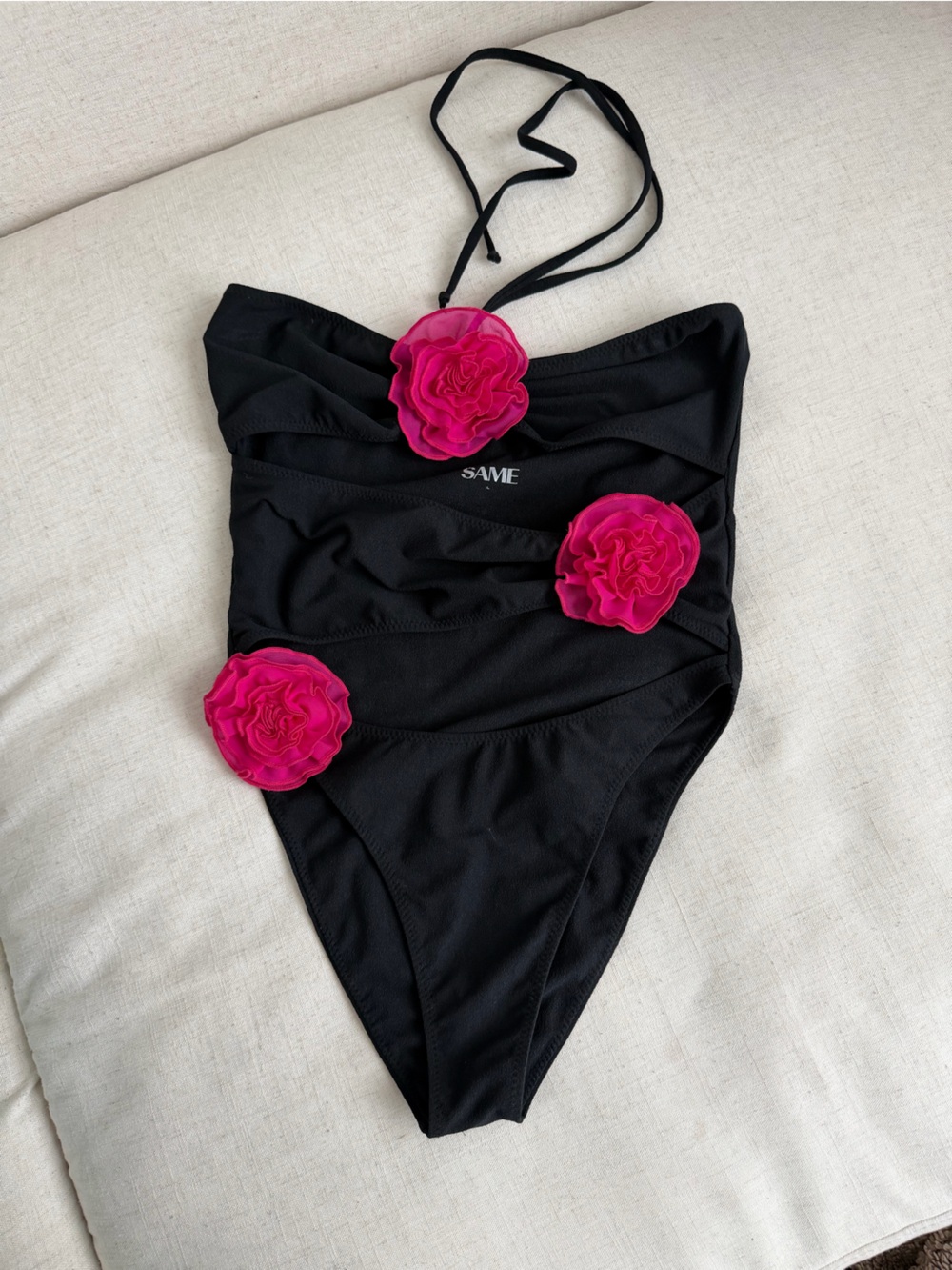 SAME Rose cut out one piece